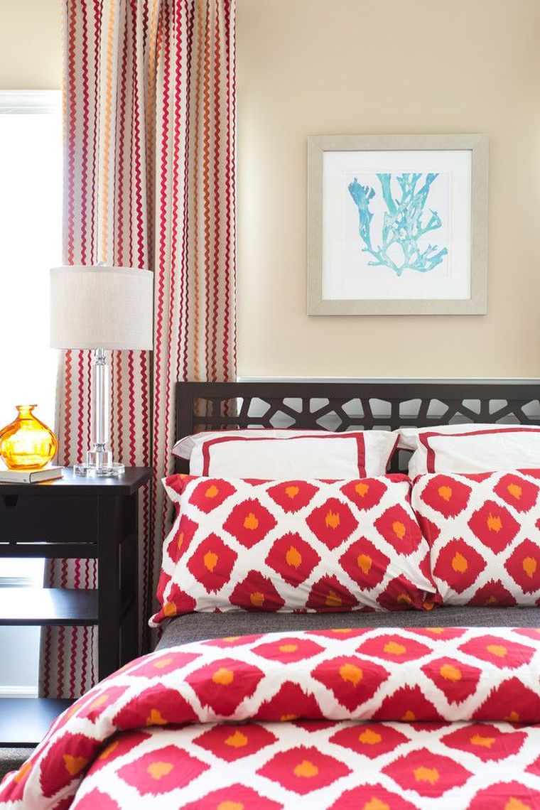 idee de decoration chambre fille rouge linge de lit mur beige