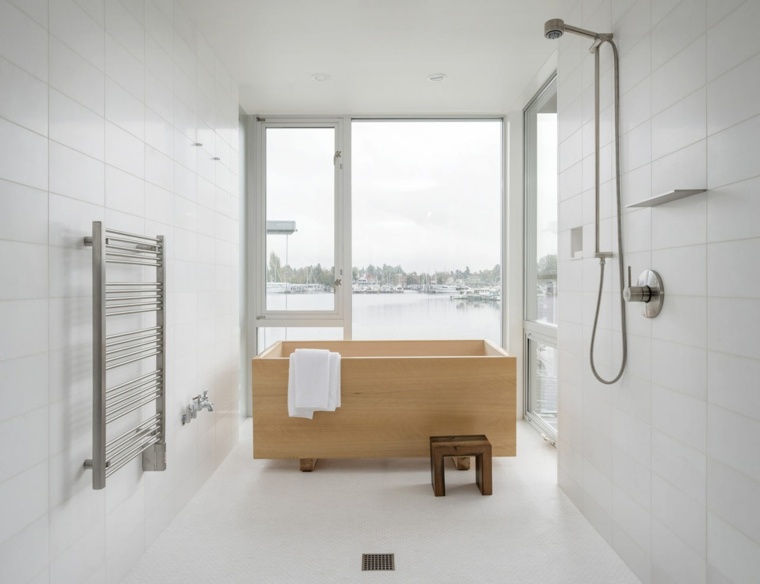 salles de bains design idée baignoire bois douche cabine carrelage blanc