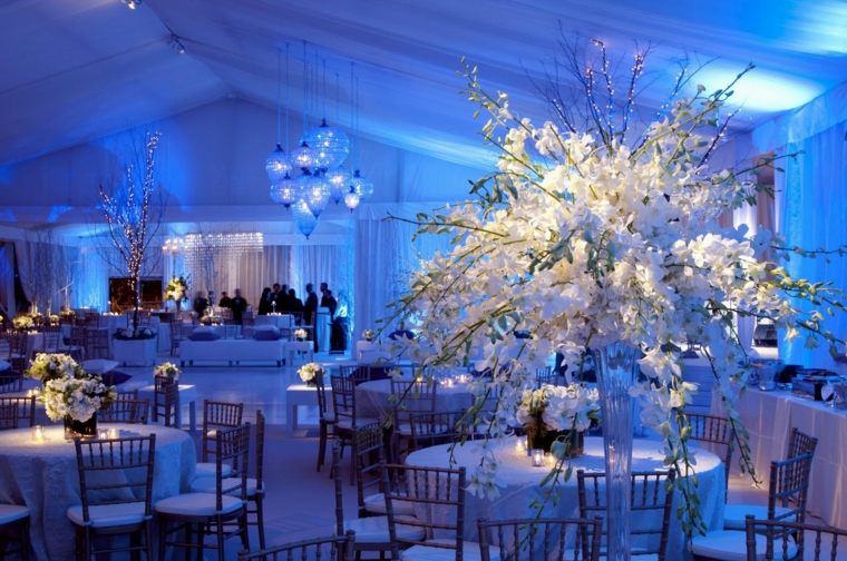 mariage hiver bleu grosses fleurs blanches