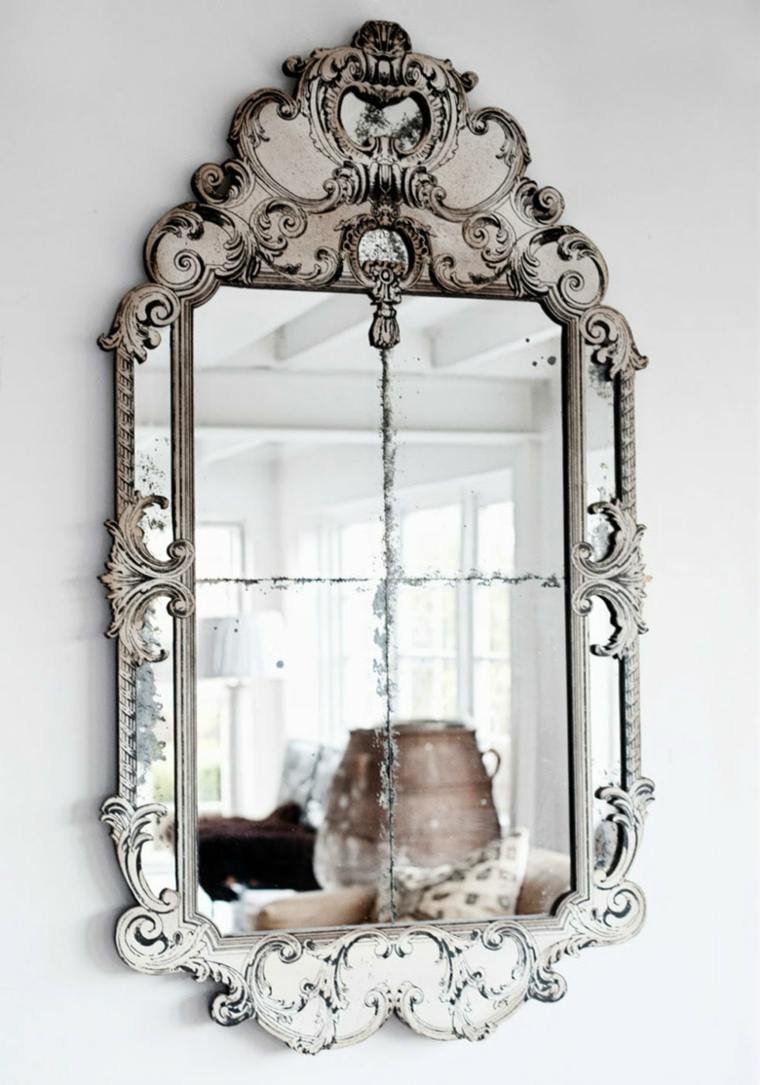 miroir vénitien ancien noirci avec temps