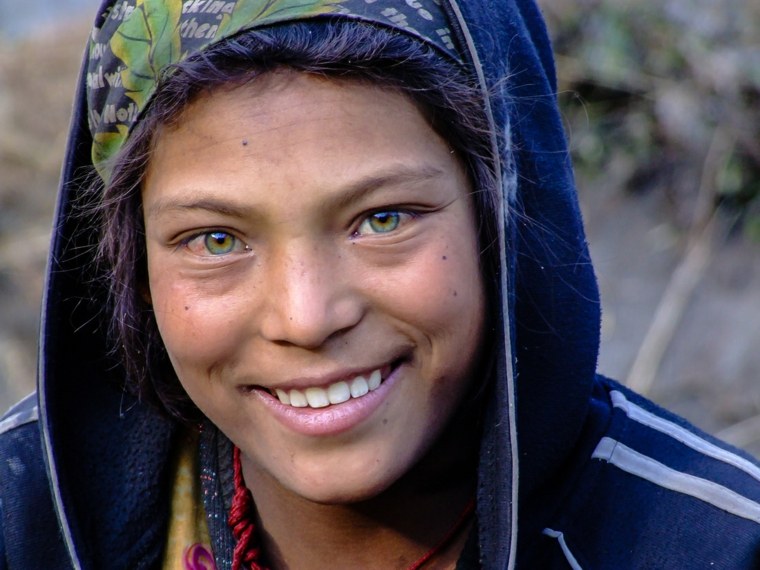 couleur de cheveux pour yeux vert refugié népal