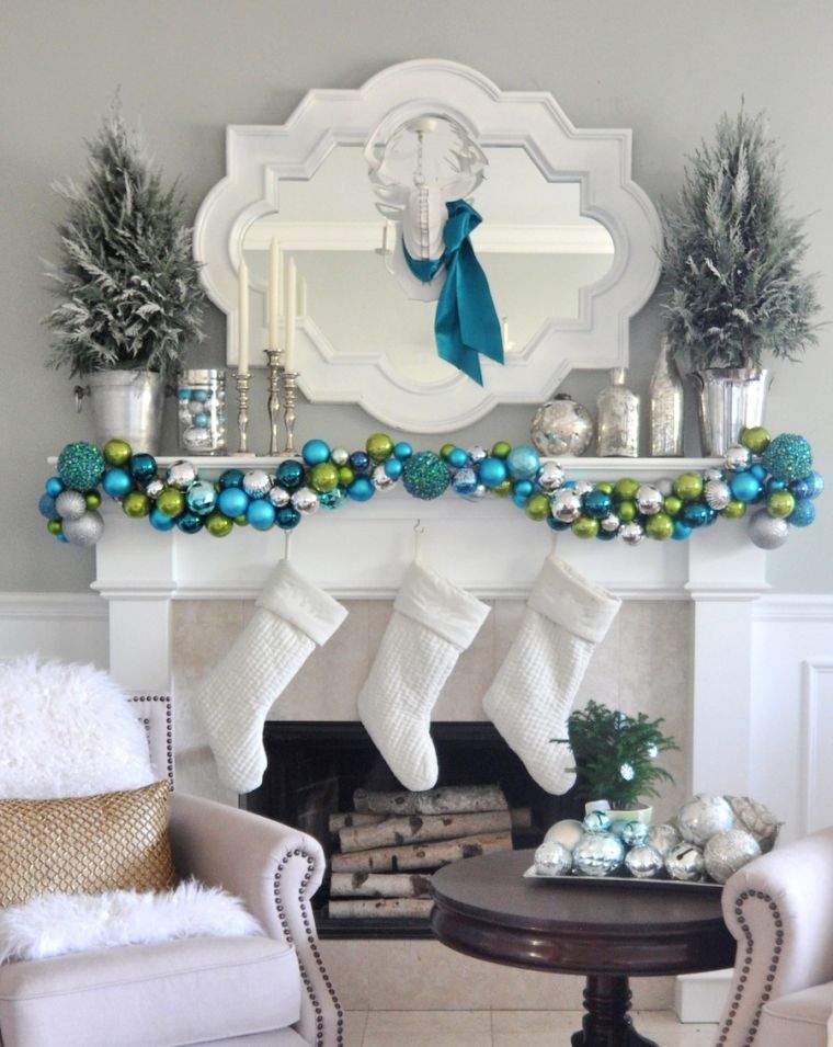 diy decoration de noel cheminee guirlande boules bleu vert