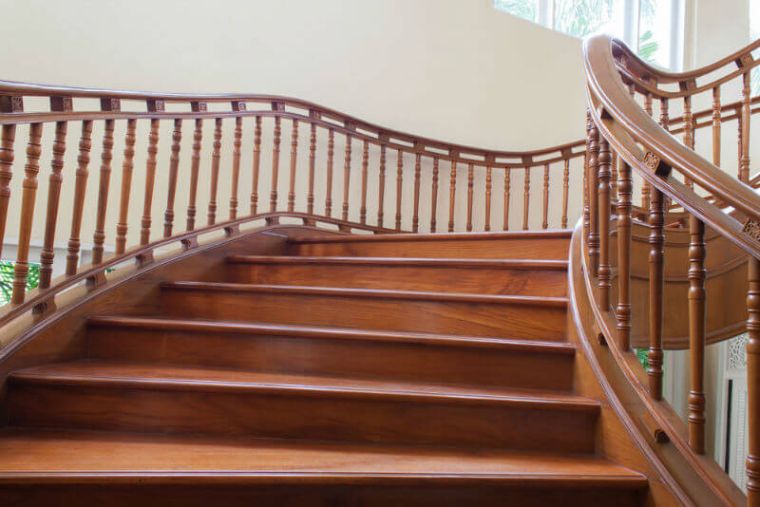 rampe escalier rambarde deco bois entree maison contemporaine