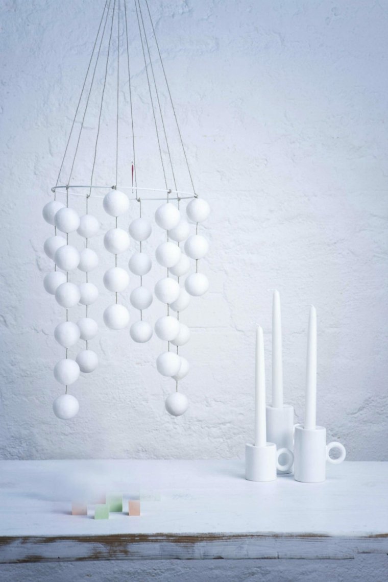 boules de noel modernes deco table blanc accessoires noel design