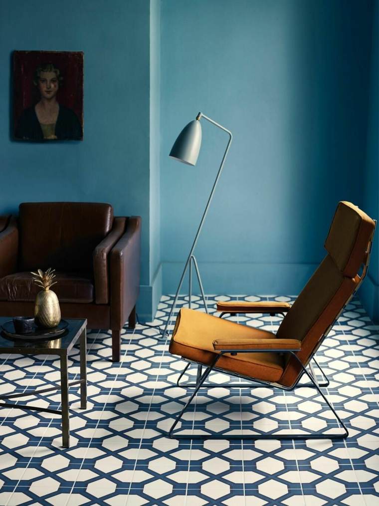 salon bleu clair fauteuil design carrelage sol luminaire