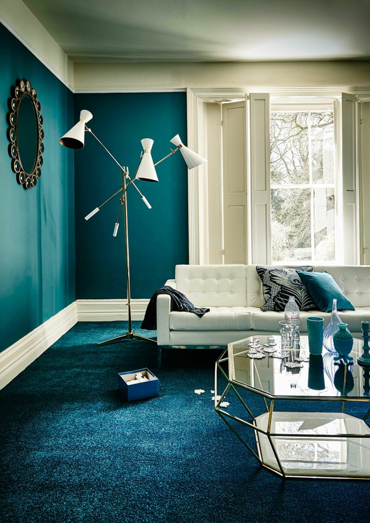 salon bleu pétrole idée intérieur turquoise blanc canapé coussins