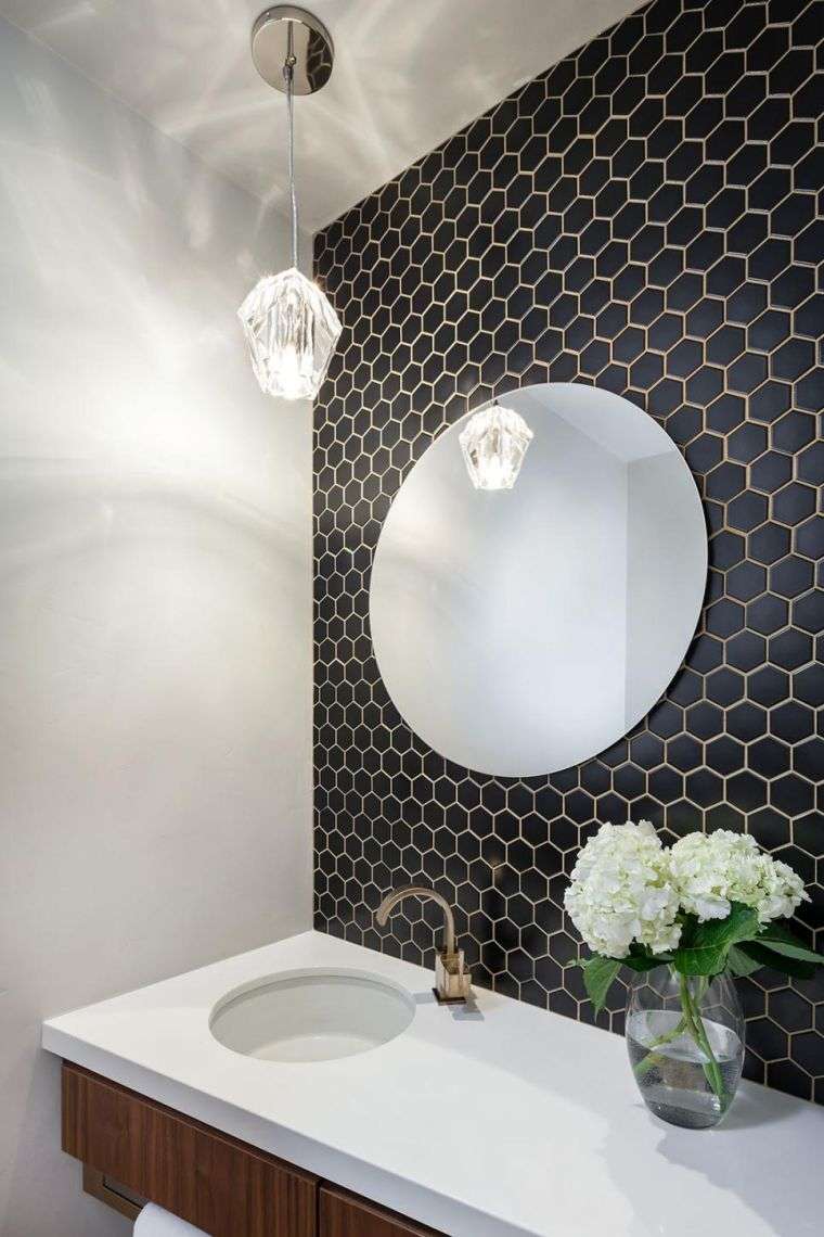carrelage hexagonal uni couleur noir deco petite salle de bain miroir mural