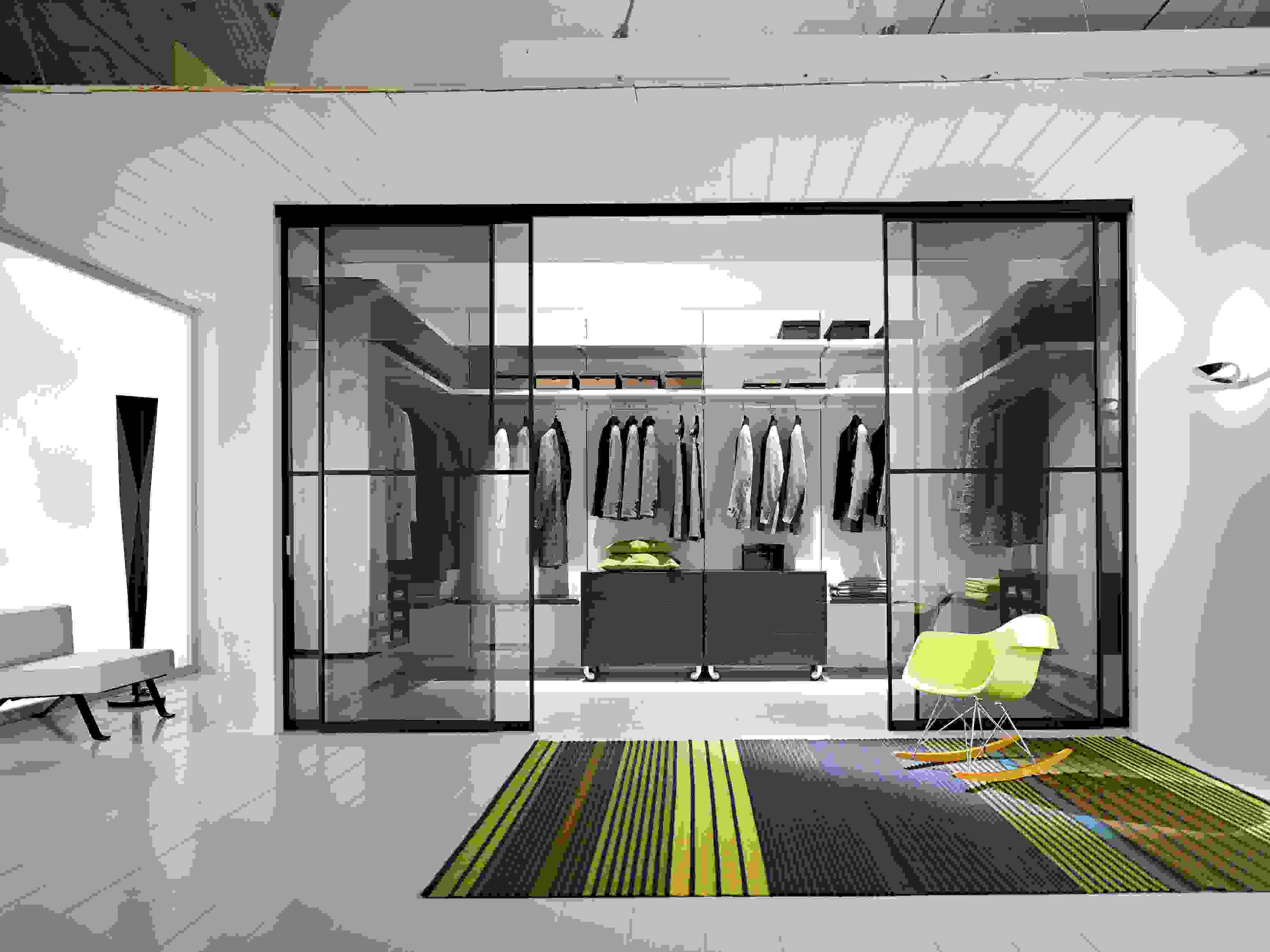 maison moderne interieur design garde robe en verre
