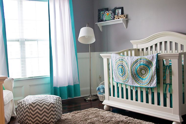decoration de chambre bebe accessoires bleu canard lit blanc linge bébé 