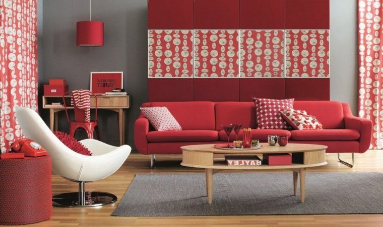rouge intérieur idée feng shui canapé fauteuil blanc tapis de sol gris