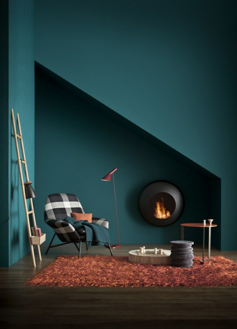 salon bleu pétrole design intérieur tapis de sol table basse bois