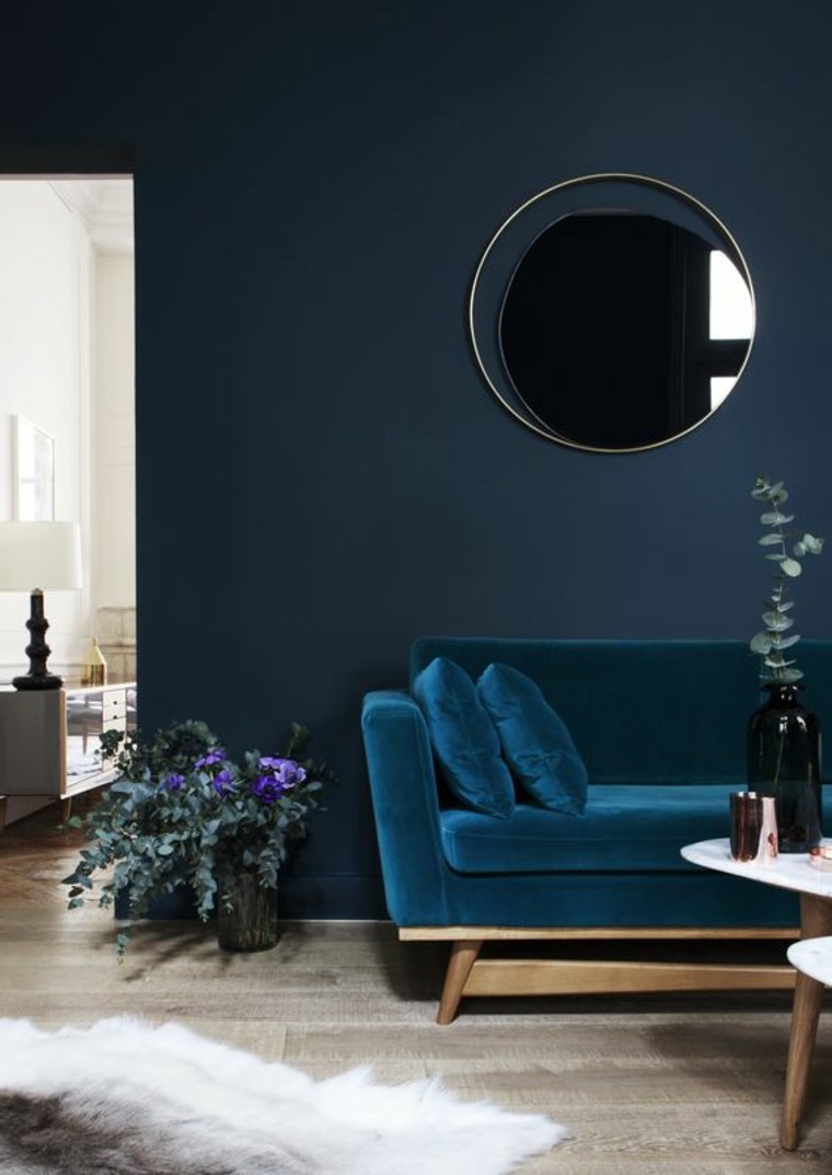 salon bleu moderne déco mur idée fleurs intérieur tapis de sol parquet