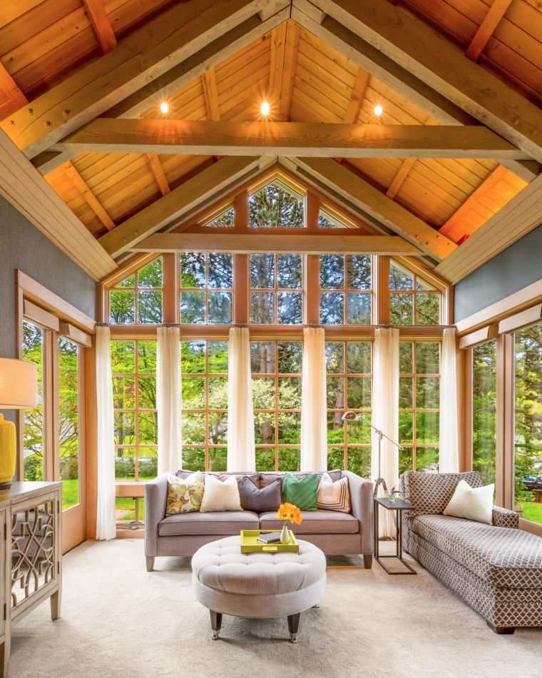maison avec toit bois plafond cathedrale veranda vitree deco contemporaine