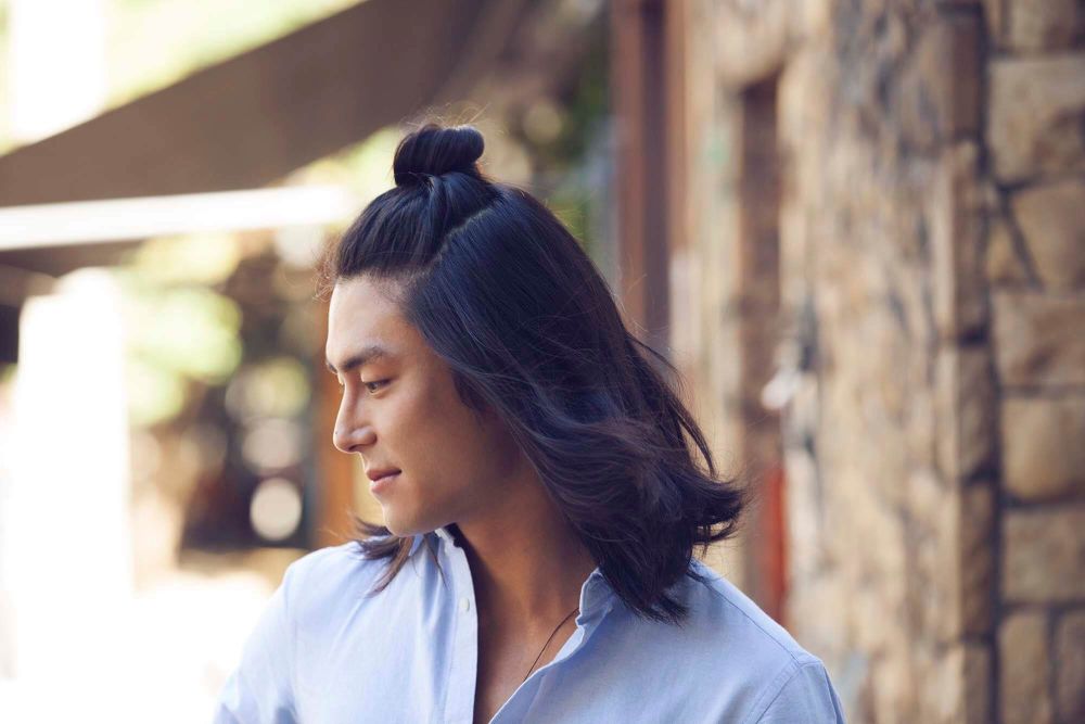 coiffure annees 20 cheveux longs homme asiatique exotique