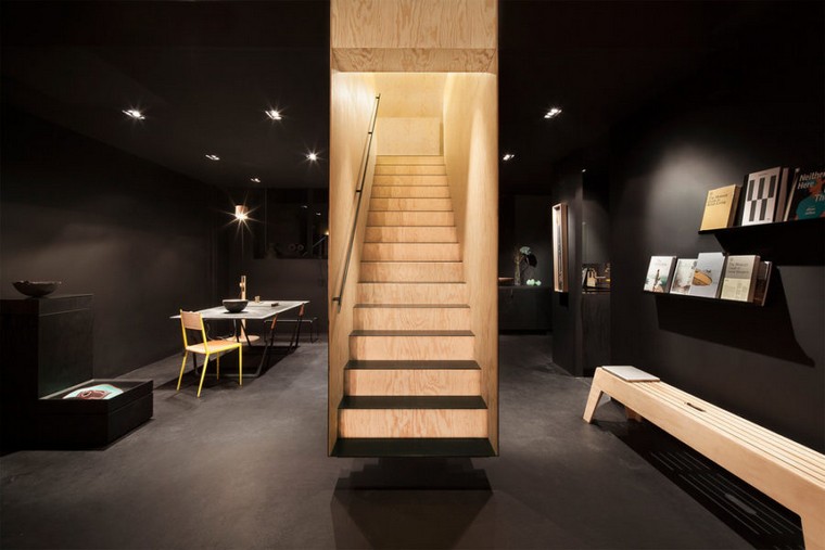 escalier intérieur industriel escalier bois design idée intérieur moderne sol béton ciré