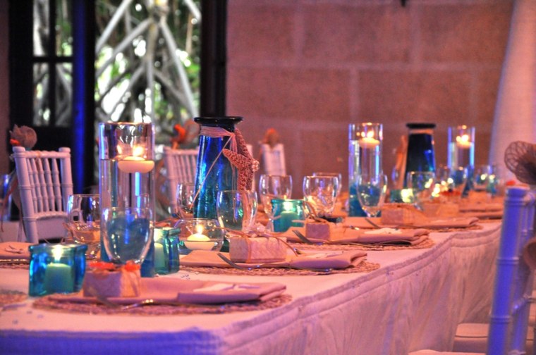 idée déco anniversaire table décorée turquoise blanc orange ambiance estivale