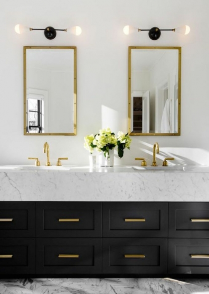 meuble-salle-de-bain-noir-marbre-plan-travail-tendance-deco