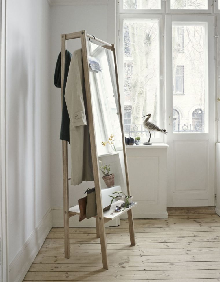 miroir dans une chambre adulte miroir cadre bois couleur peinture blanche