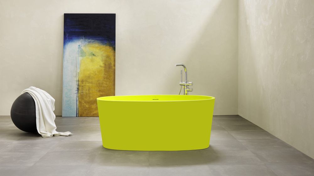 salle de bain simple et moderne baignoire jaune meuble mini