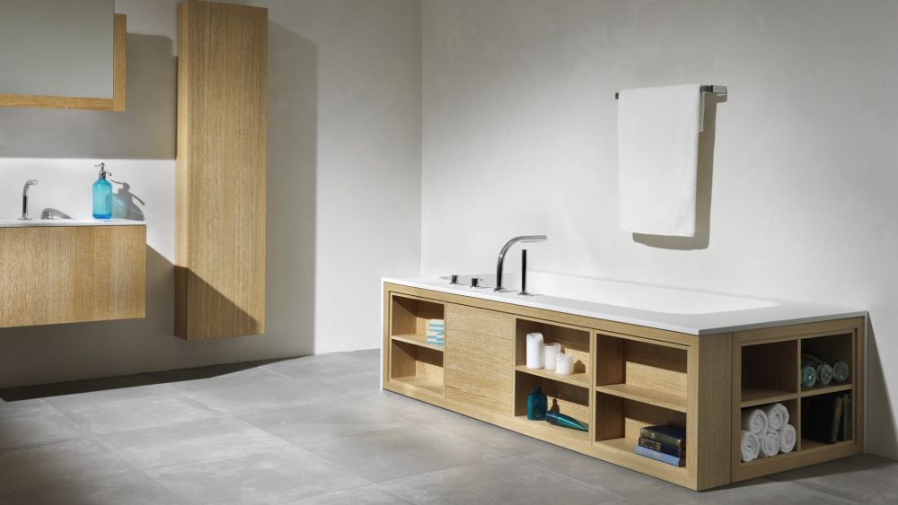 salle de bain simple et moderne baignoire pratique meuble