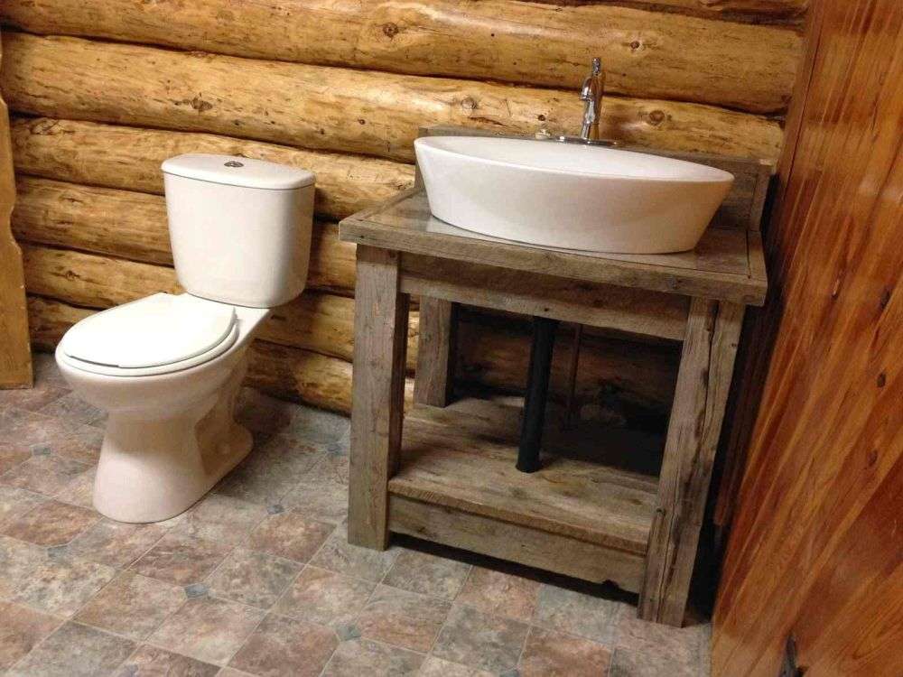 salle de bain simple et moderne style rustique