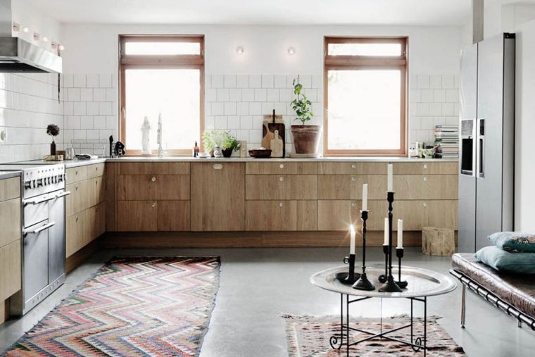 cuisine-bois-brut-deco-scandinave-facade-meuble-moderne-plan-de-travail-blanc