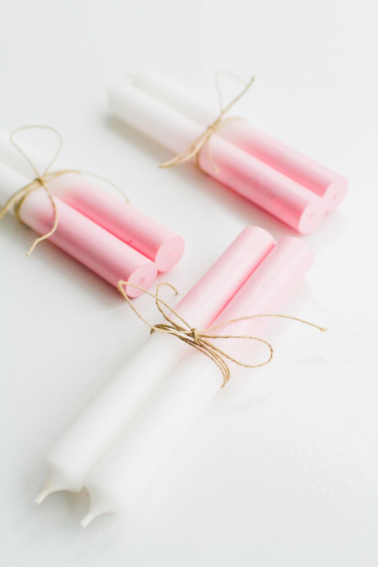 deco-mariage-romantique-bougies-table-deco-idee-rose-pastel-blanc