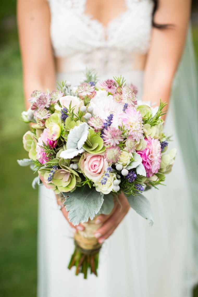 deco-mariage-romantique-bouquet-mariee-roses-couleur-pastel-idee