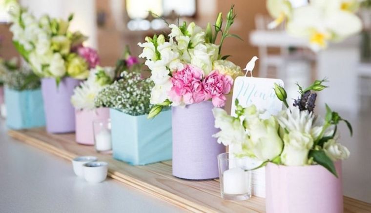 deco-mariage-romantique-cenre-de-table-fleurs-vases-couleur-pastel