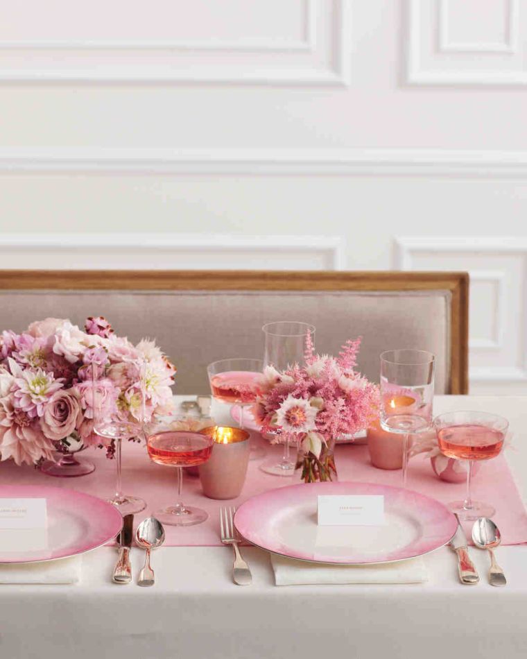 deco-mariage-romantique-decoration-table-couleur-rose-bougies-fleurs