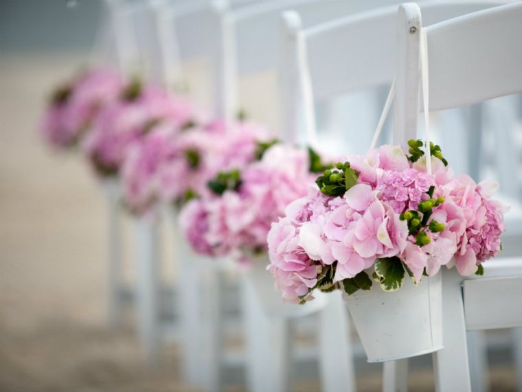 deco-mariage-romantique-fleurs-ceremonie-exterieur-idee-couleur-pastel