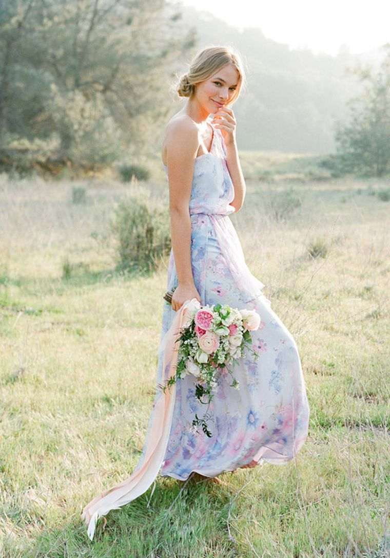 déco mariage romantique robe-mariee-motif-floral-imprime-pastel