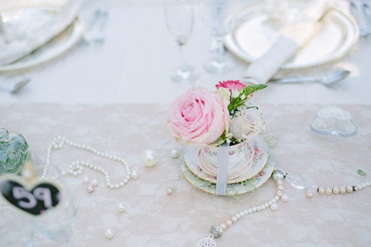 deco-mariage-romantique-table-mariage-deco-perles-roses-idee