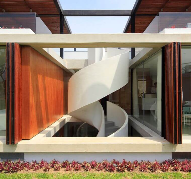 escalier-en-colimacon-moderne-toit-terrasse