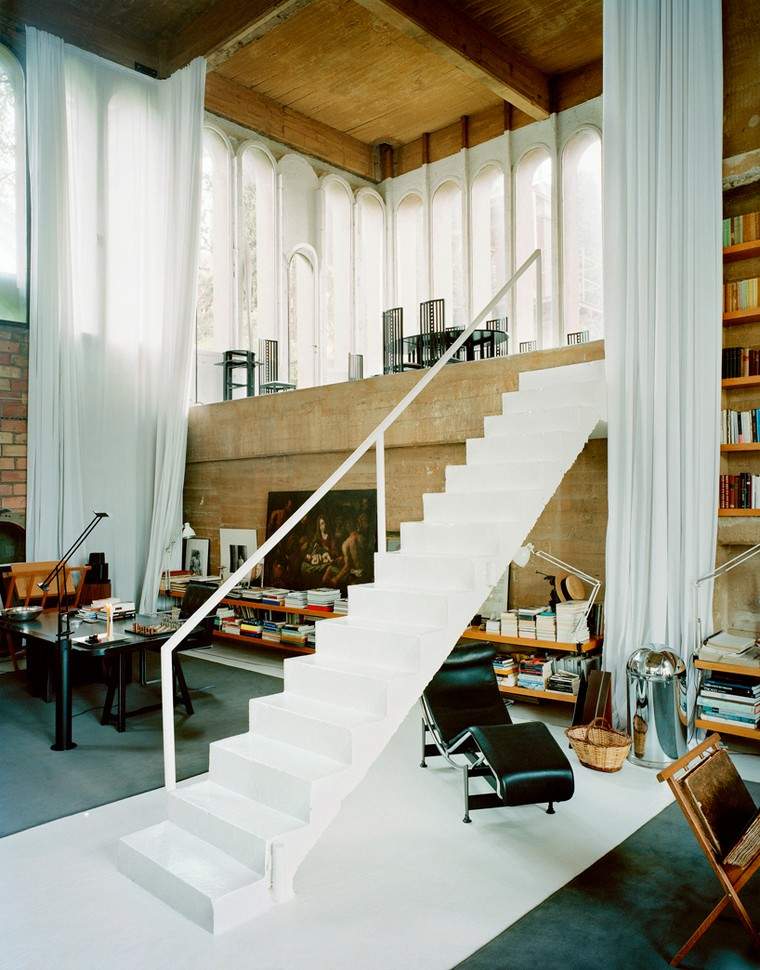 bibliothèque design espace industriel moderne escalier