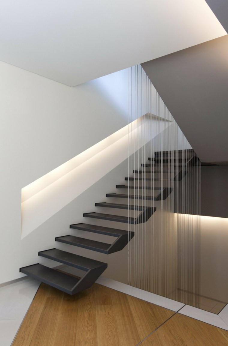 escalier-moderne-suspendu-main-courante-eclairage-led-deco-garde-corps