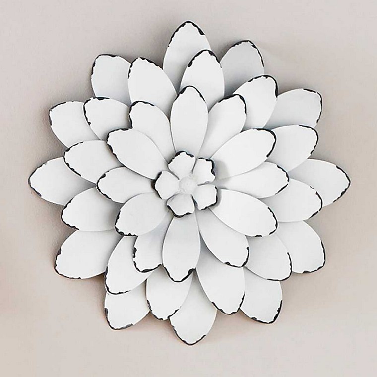 fleur en métal blanc idée décorer mur fleur original