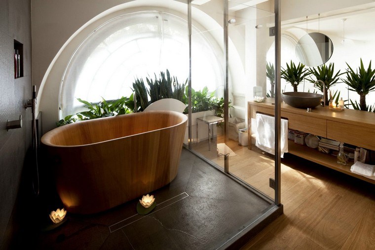 salle de bain design idée baignoire bois plan travail salle de bain déco plantes