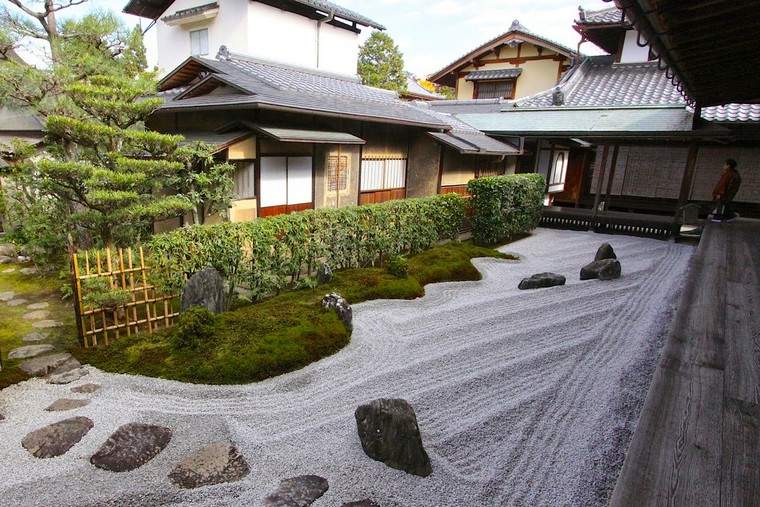 jardin japonais grosse pierre decoration jardin idée 