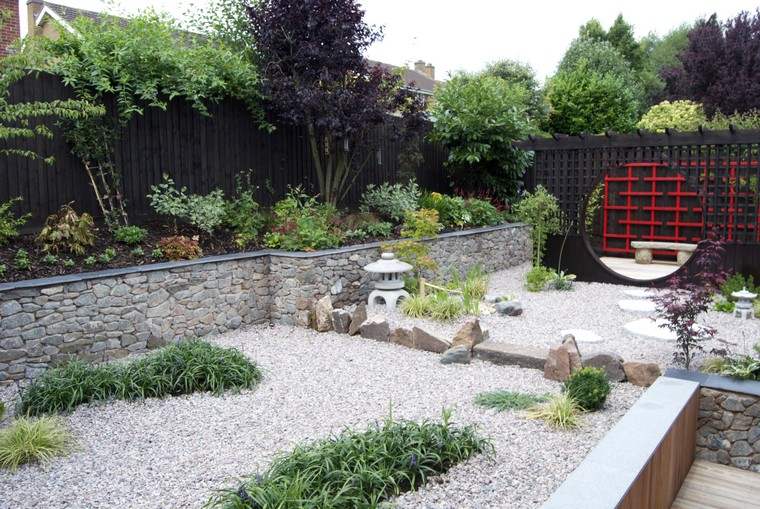 jardin japonais espace extérieur idée grosse pierre decoration jardin