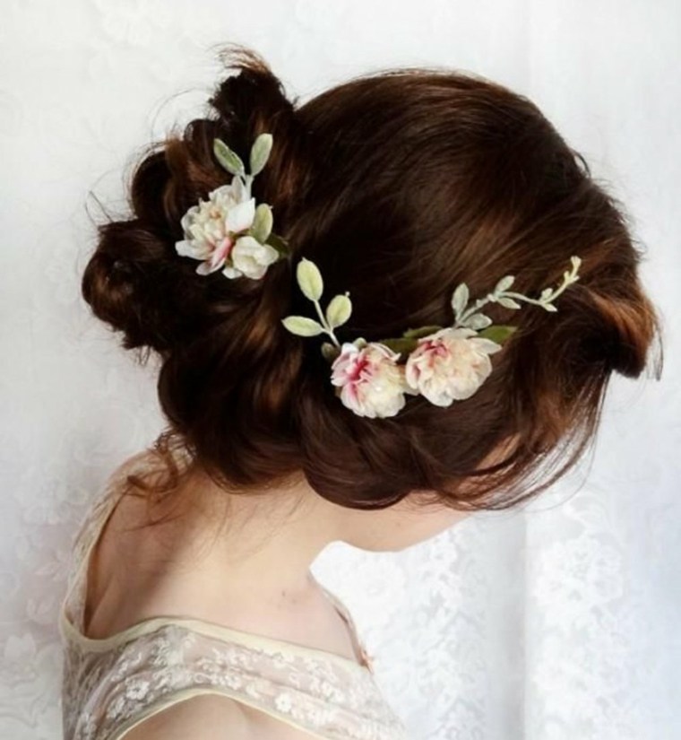 mariage-theme-mer-coiffure-chignon-fleurs