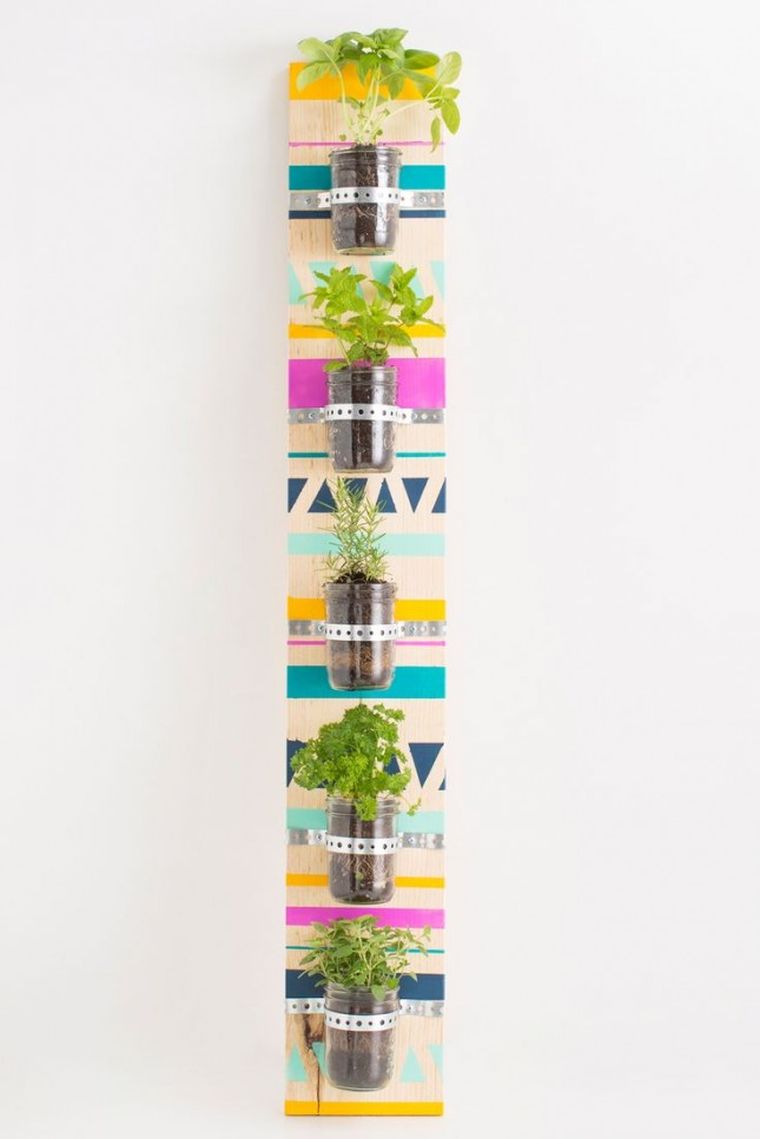 mur-vegetal-exterieur-a-faire-soi-meme-decoration-murale-jardin-vertical-pas-cher-a-fabriquer