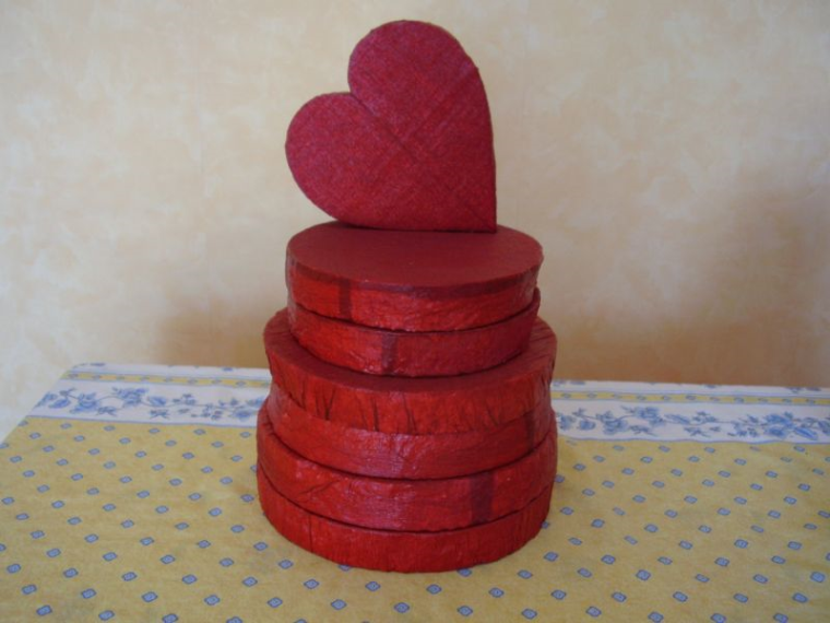 piece-montee-mariage-gateau-epure-rouge-coeur-amour
