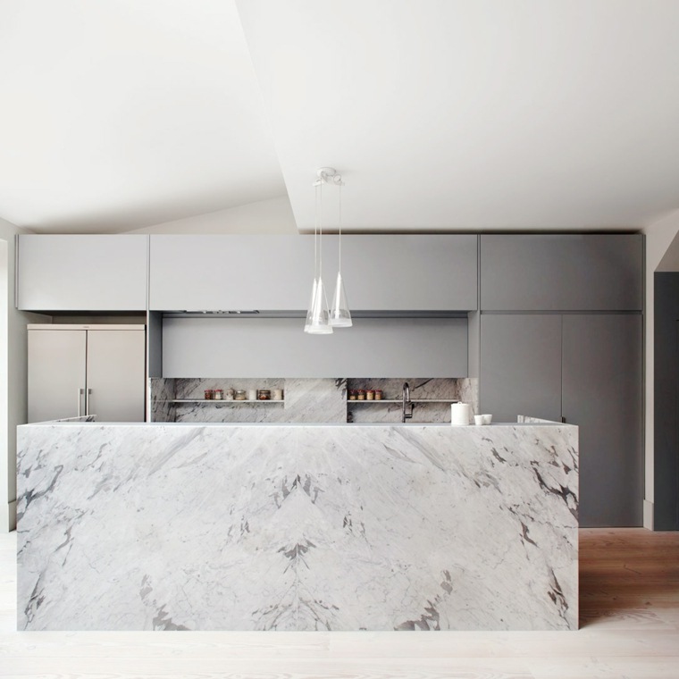plan de travai marbre cuisine-grise-ilot-central-design-moderne-idee