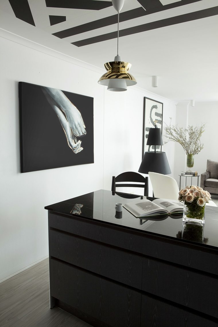 plan-de-travail-marbre-noir-cuisine-noire-meuble-bas-design-moderne