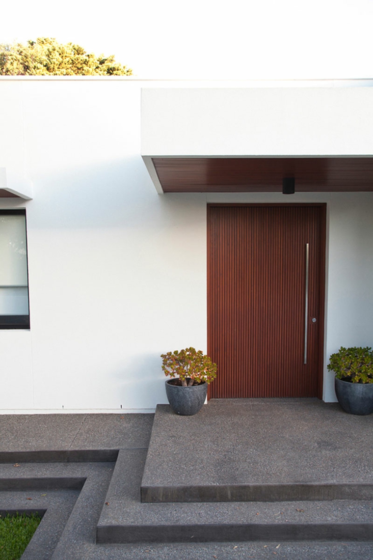 porte en bois-moderne-fonce-rayures