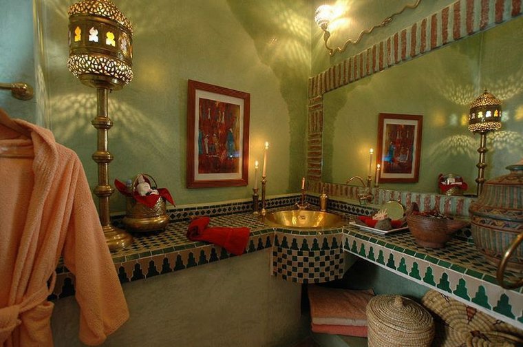 salle de bain marocaine ambiance exotique