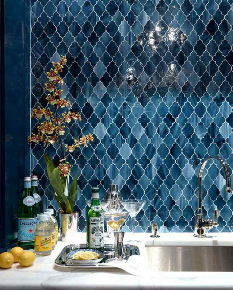salle-de-bain-marocaine-mosaique-typique-couleur-typique