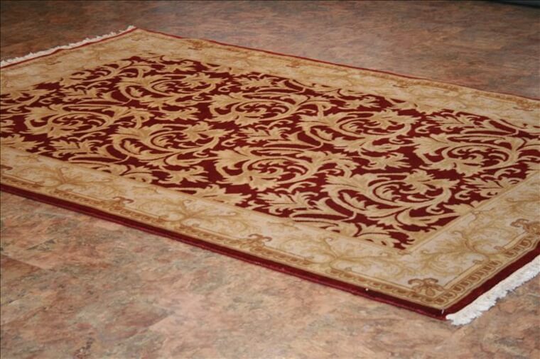 tapis fleurs classique oriental persien resized