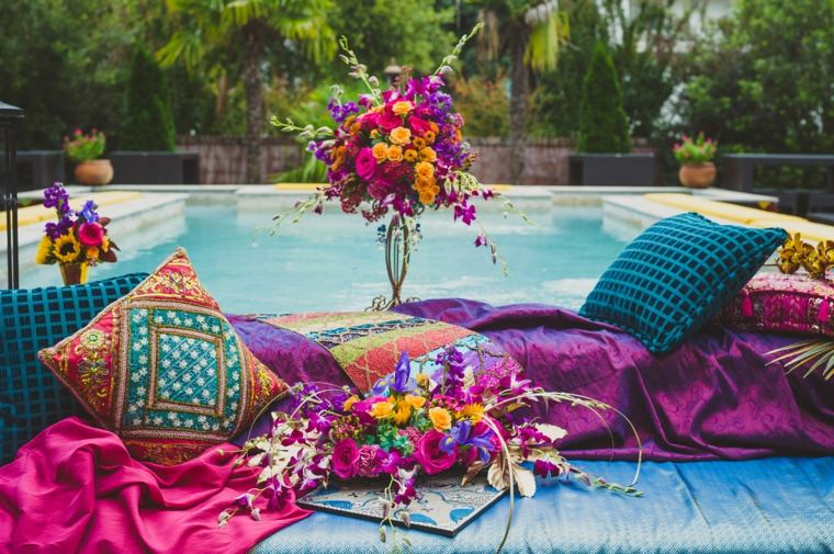 theme-mariage-marocain-exterieur-deco-piscine-style-oriental-coussins